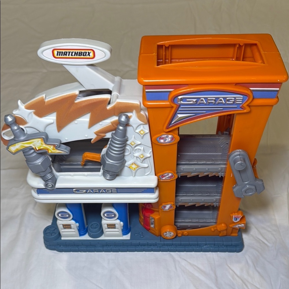 Matchbox Hero City Vintage Garage Adventure Playset Circa 2004 VGUC